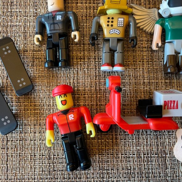 Roblox Figures & Misc Pieces * LOT * Figurines * EUC * Poseable - Picture 8 of 9